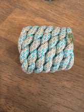 Load image into Gallery viewer, Horn Knots Paracord
